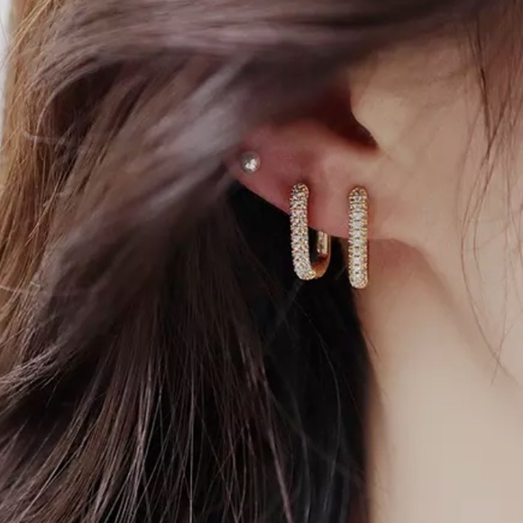 ‼️Sale‼️14k gold plated earrings - Picture 2 of 4